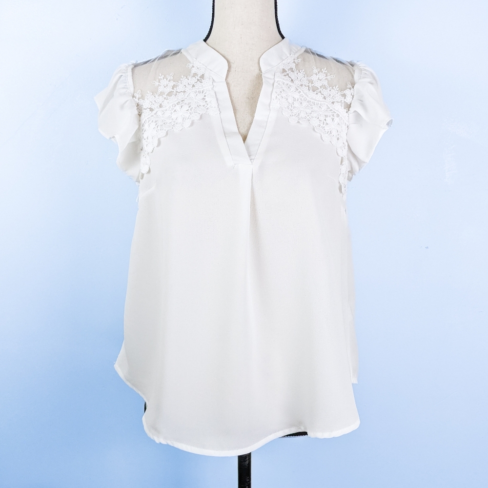 🦋LAST🦋 NWT Mine White Lace Applique Blouse🌳